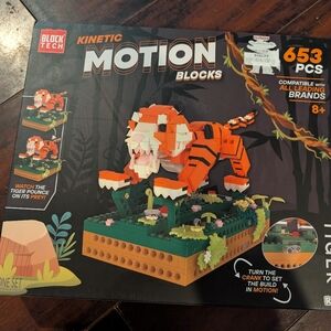Block Tech Kinetic Motion Blocks Tiger Set 653 PCS – Compatible w/ Major Brands